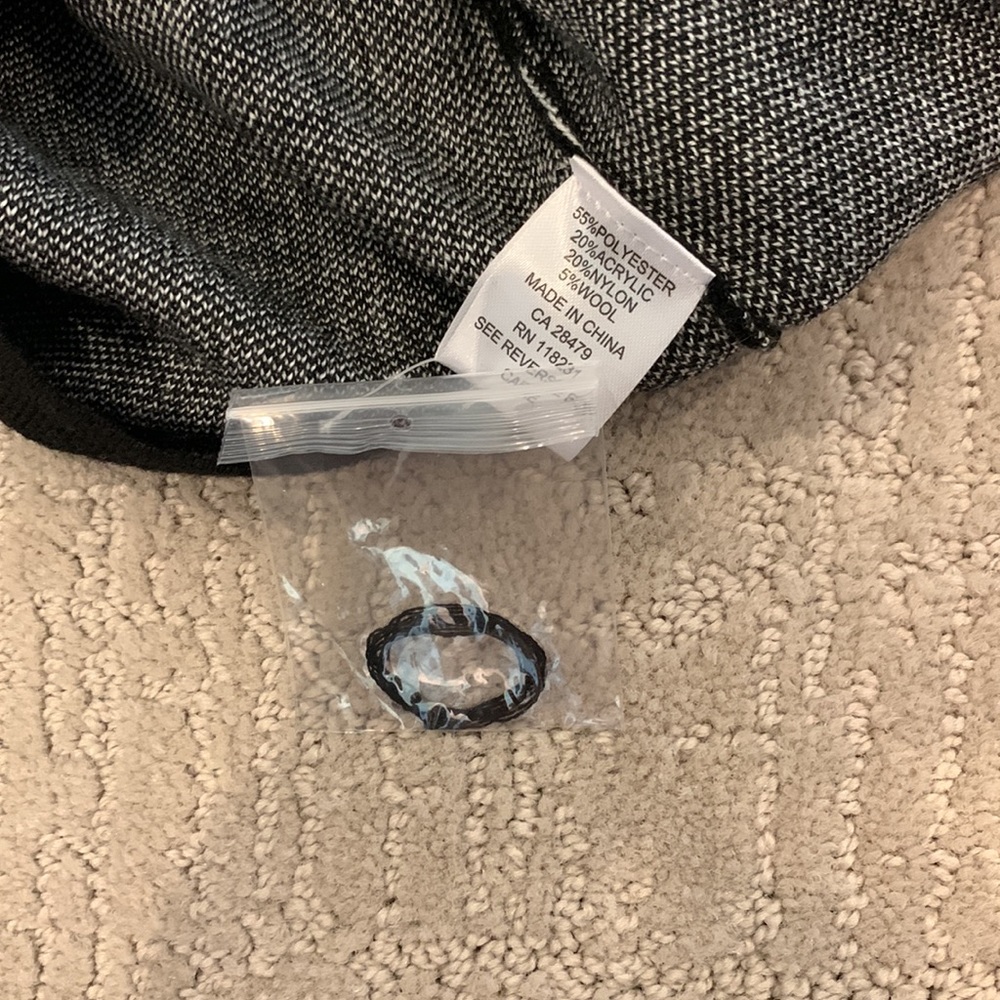Sweater • - Picture 5 of 7